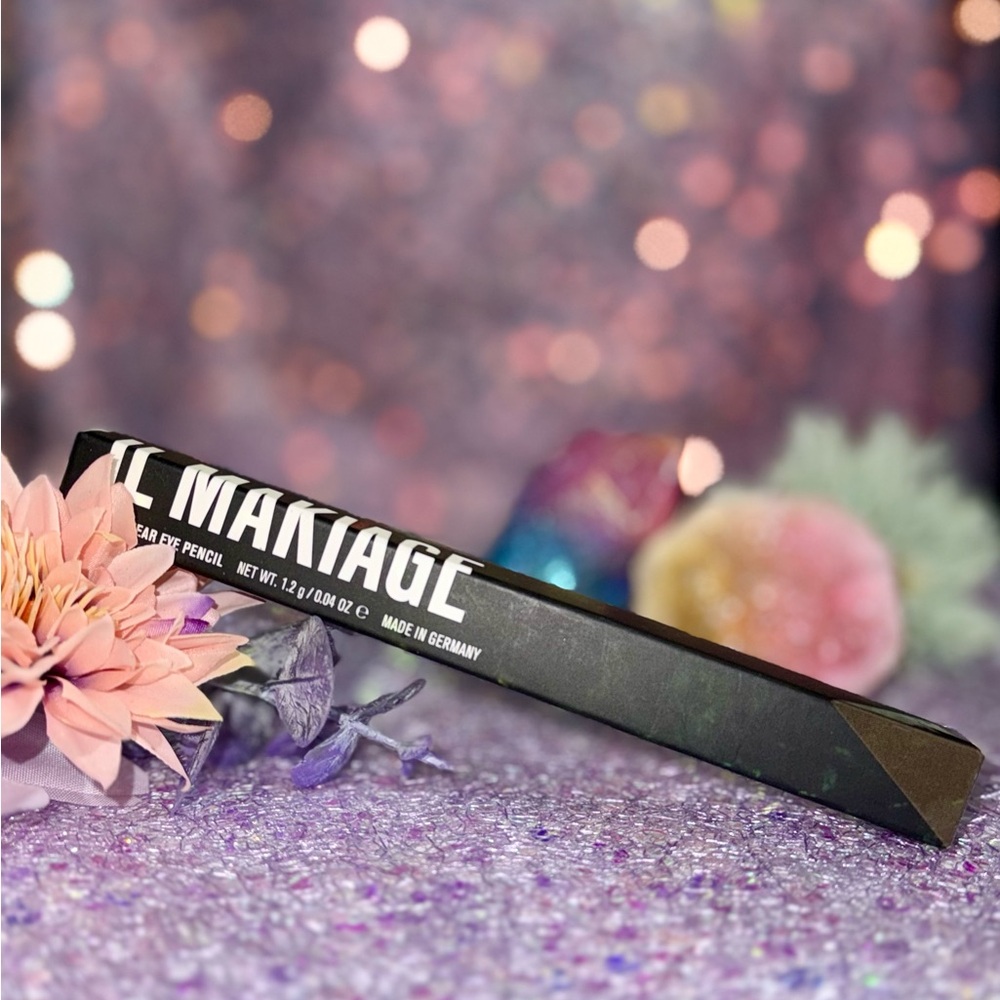 🖤IL MAKIAGE🖤Silvester✨LONG-WEAR EYE PENCIL
INTENSE PIGMENT WATERPROOF PENCIL✨